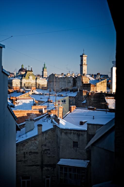 British Club Lviv Hotell Exteriör bild