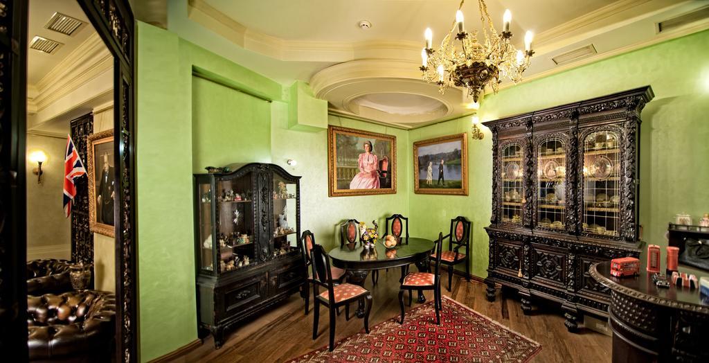 British Club Lviv Hotell Exteriör bild