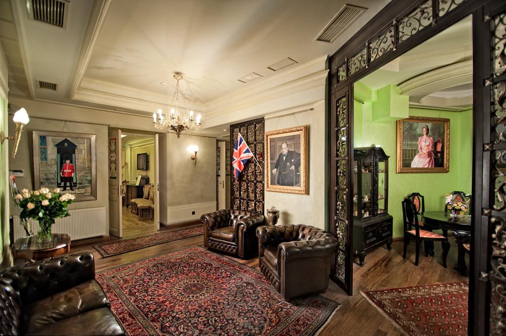 British Club Lviv Hotell Exteriör bild