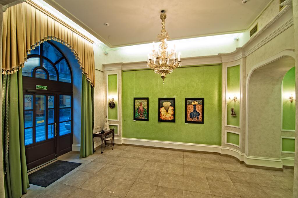 British Club Lviv Hotell Exteriör bild