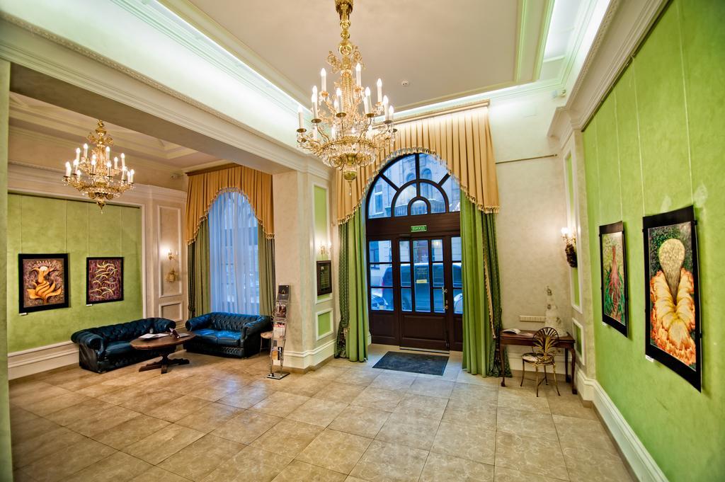 British Club Lviv Hotell Exteriör bild
