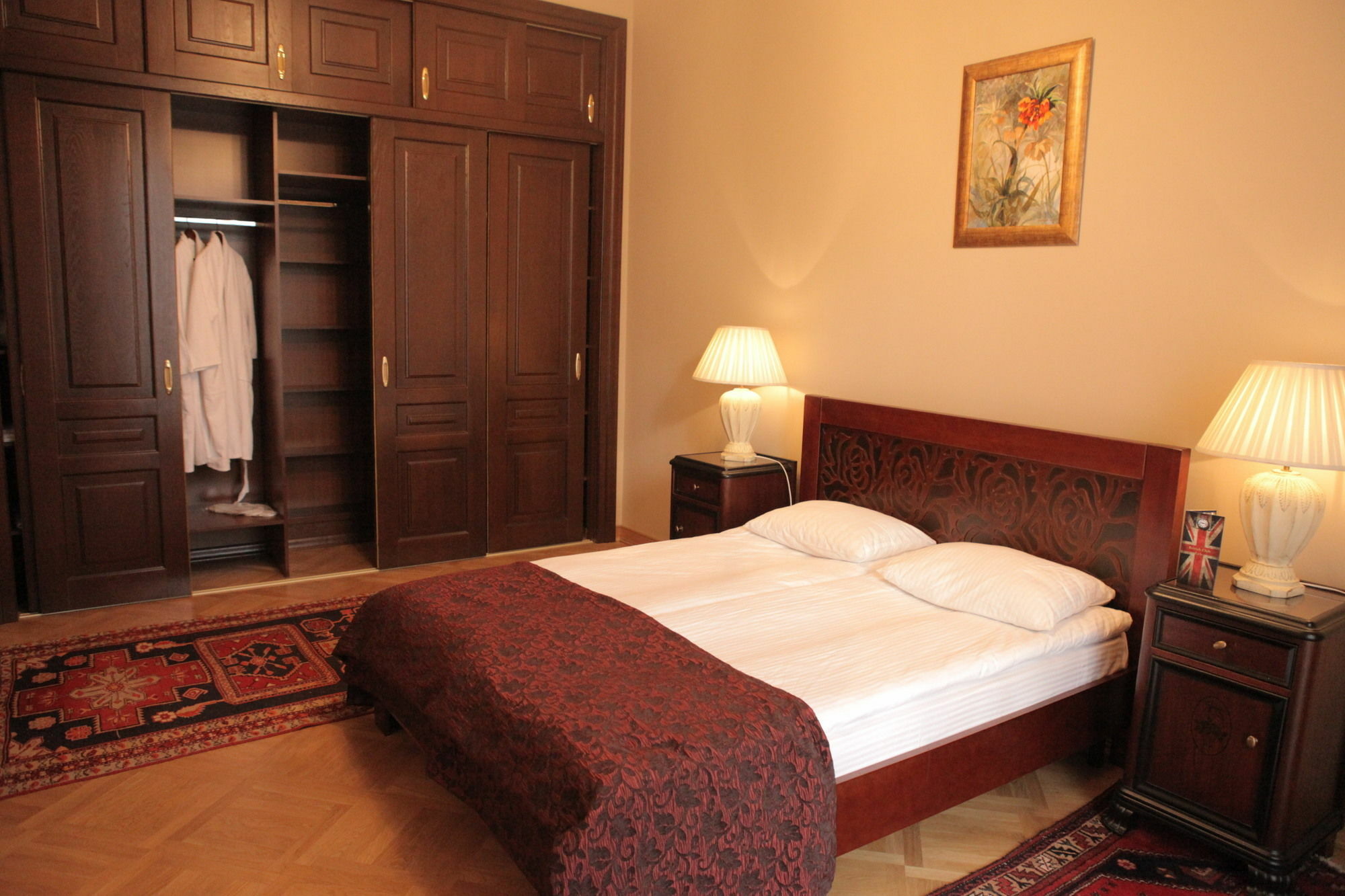 British Club Lviv Hotell Exteriör bild