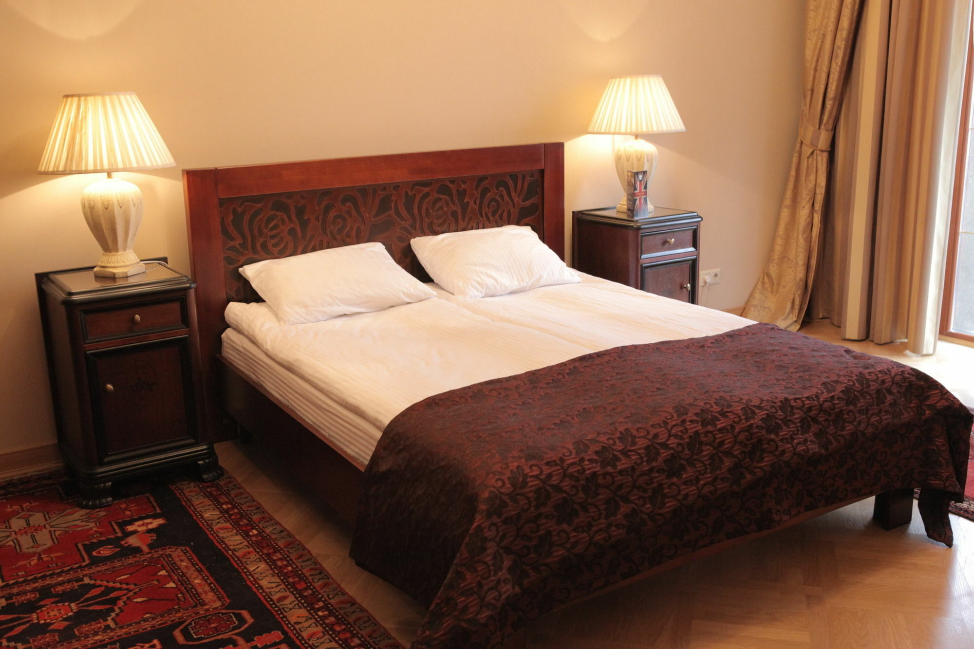 British Club Lviv Hotell Exteriör bild