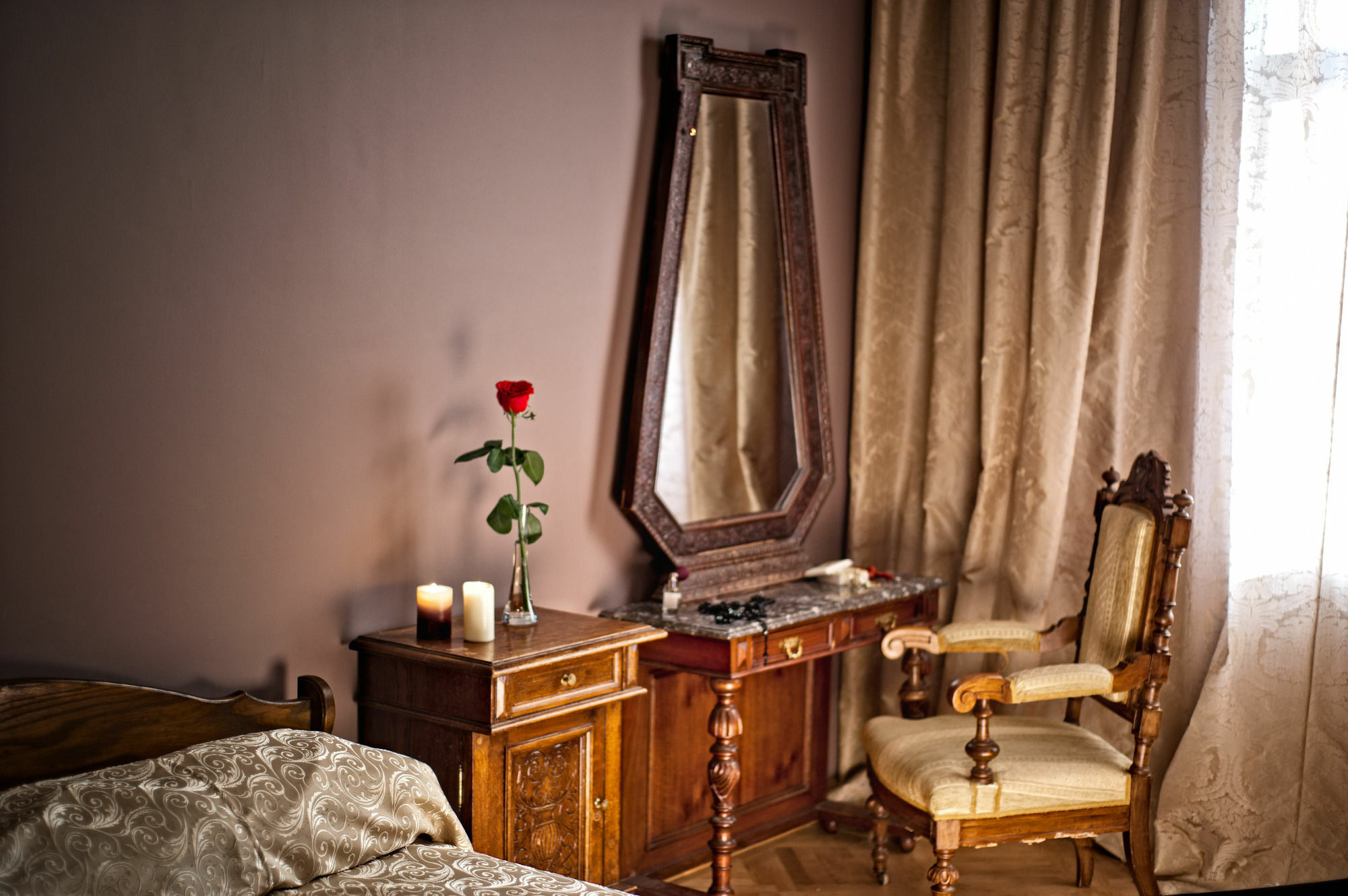 British Club Lviv Hotell Exteriör bild