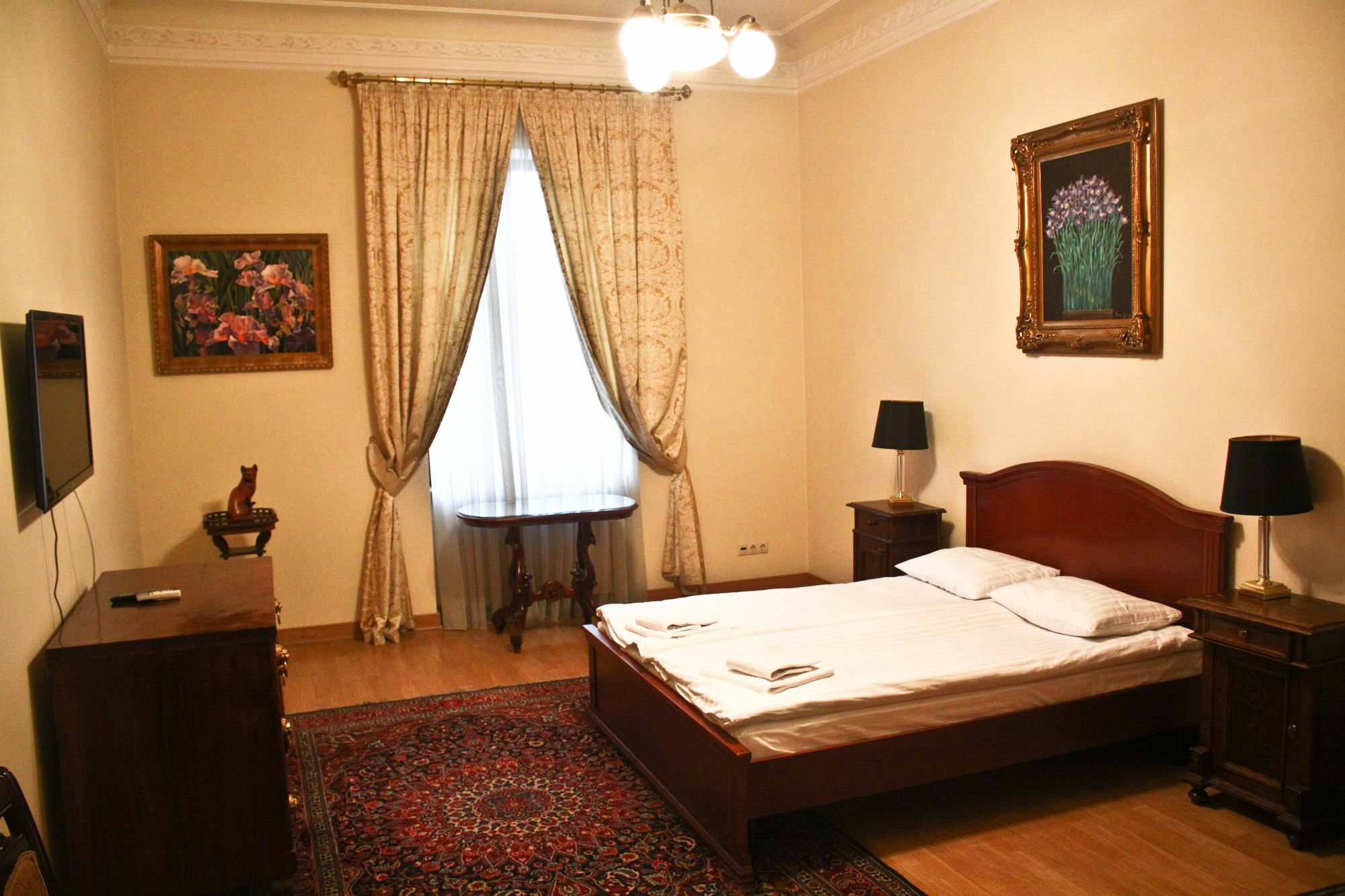 British Club Lviv Hotell Exteriör bild