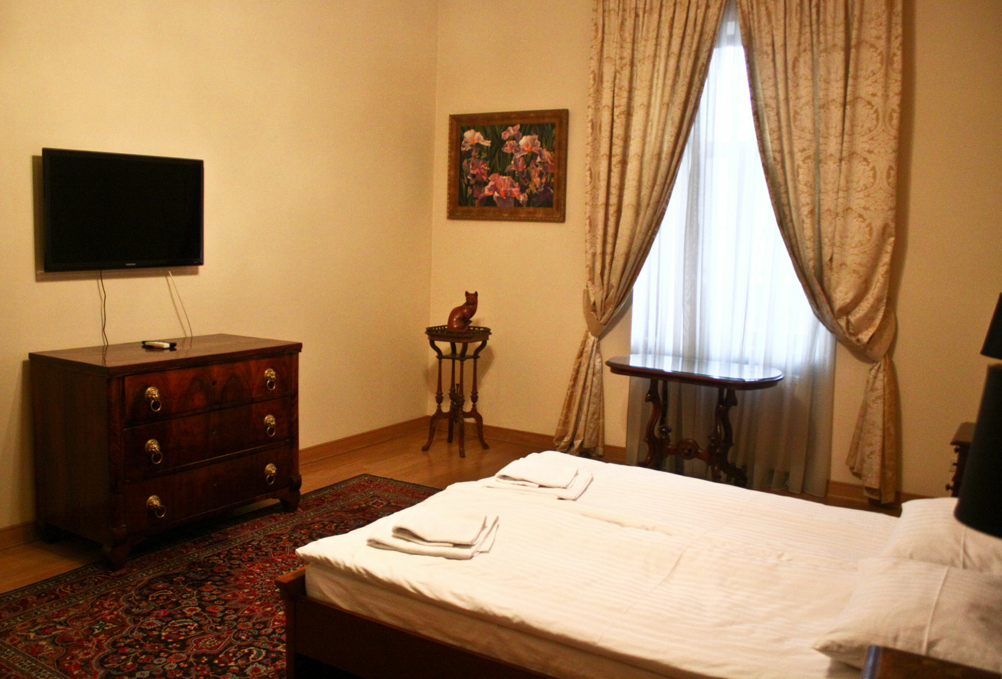 British Club Lviv Hotell Exteriör bild